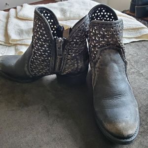 Circle G Cutout Booties